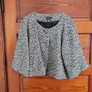 Spense Short Jacket Size M 2 Front Pockets